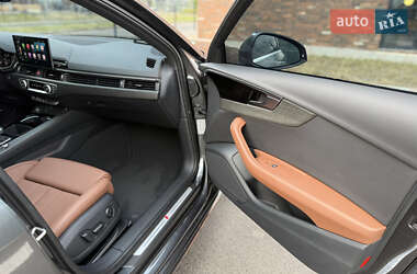 Седан Audi A4 2022 в 