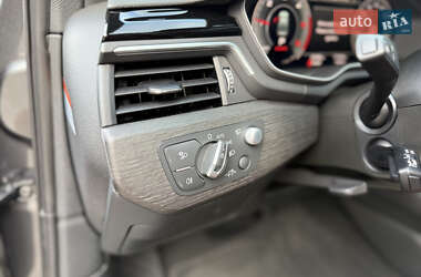 Седан Audi A4 2022 в 