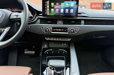 Седан Audi A4 2022 в 