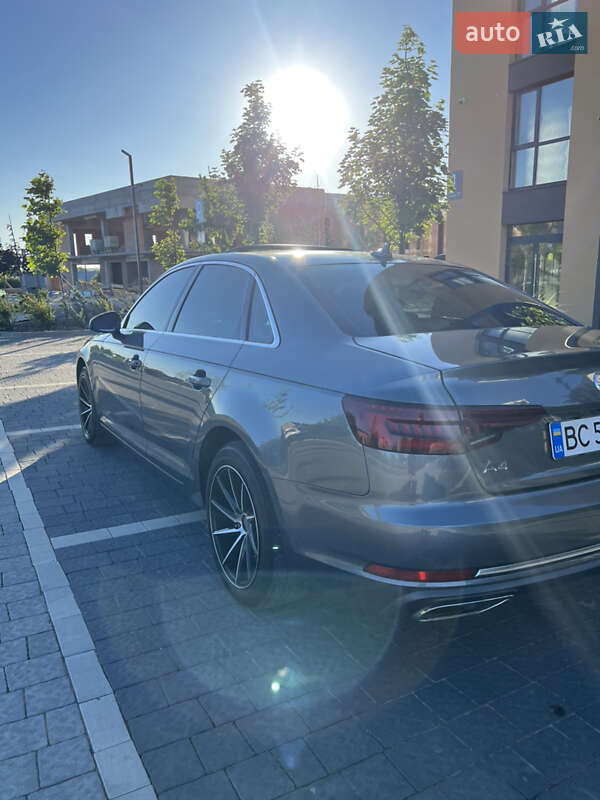 Седан Audi A4 2018 в Львові