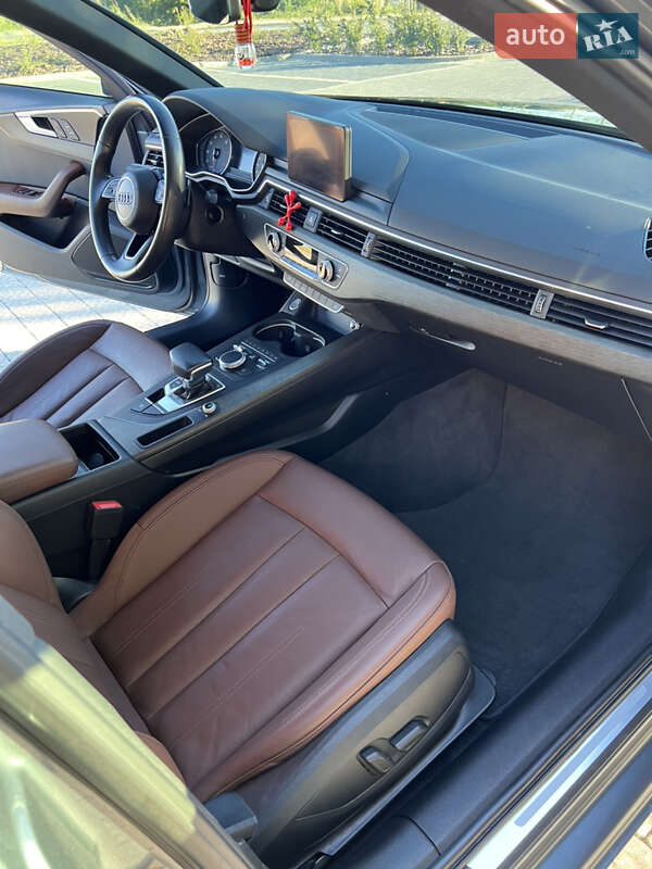 Седан Audi A4 2018 в Львові