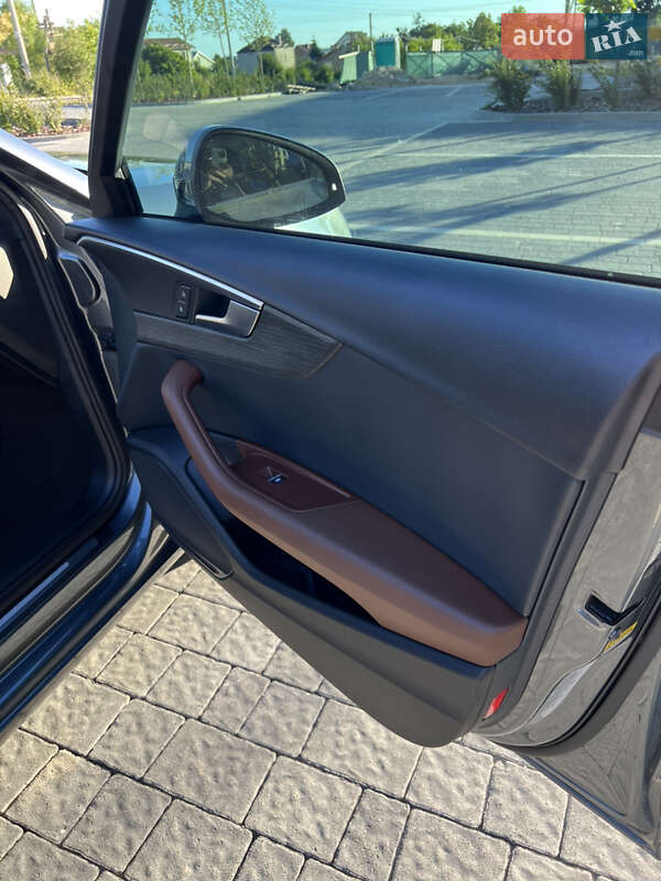 Седан Audi A4 2018 в Львові