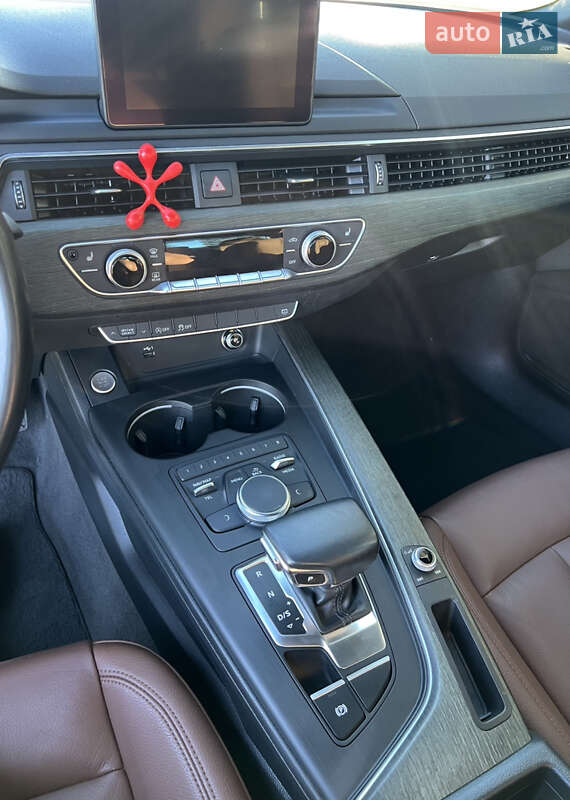 Седан Audi A4 2018 в Львові