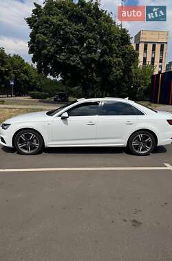 Седан Audi A4 2017 в 