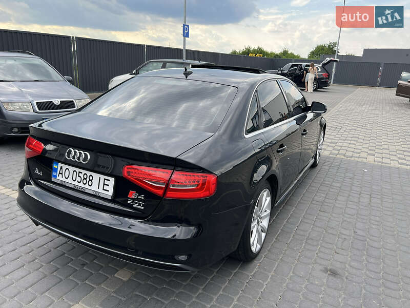 Седан Audi A4 2013 в Мукачево