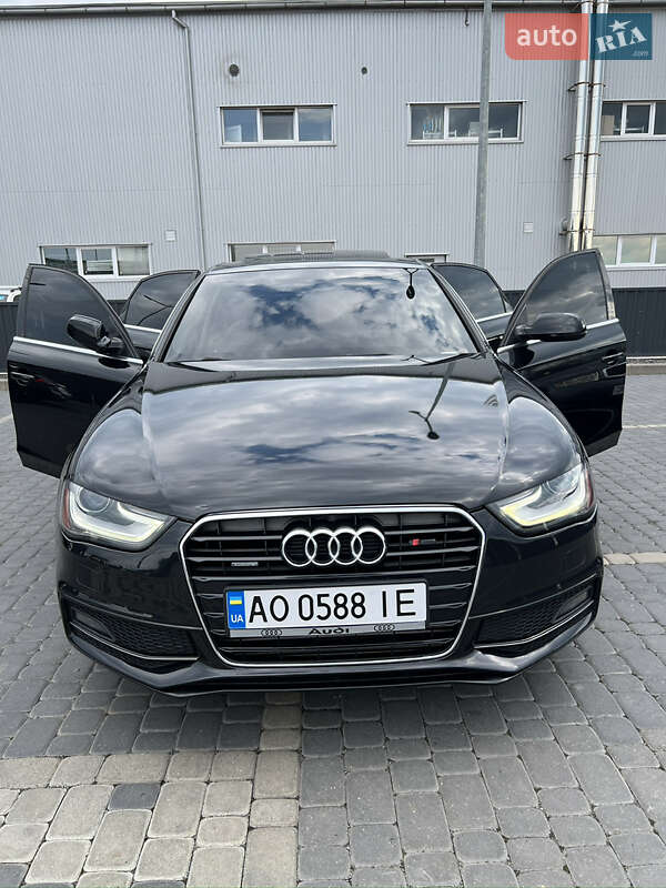 Седан Audi A4 2013 в Мукачево