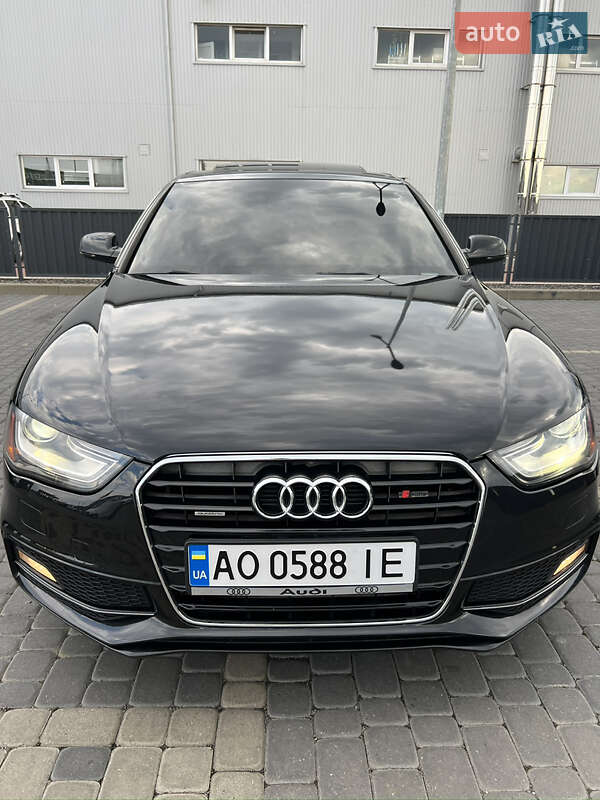 Седан Audi A4 2013 в Мукачево
