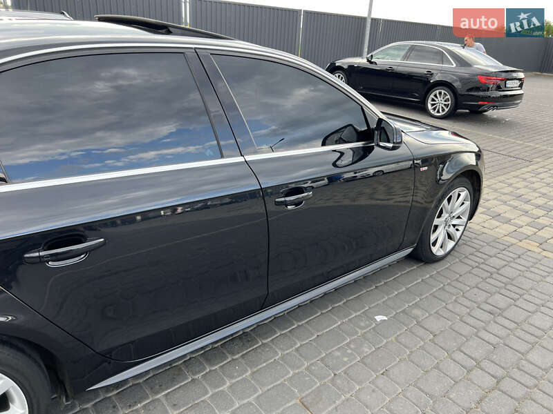 Седан Audi A4 2013 в Мукачево