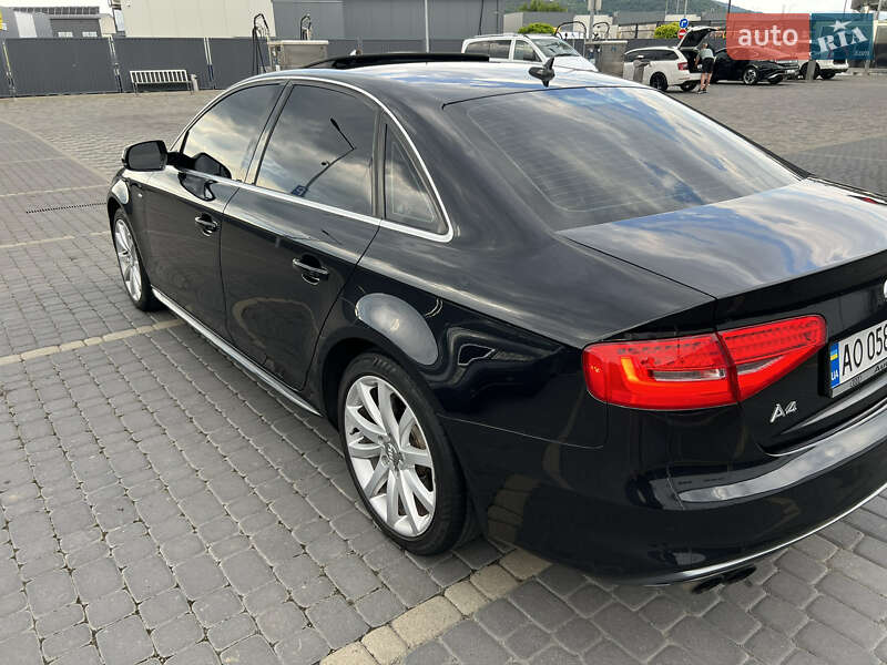 Седан Audi A4 2013 в Мукачево