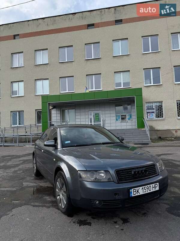 Седан Audi A4 2001 в 