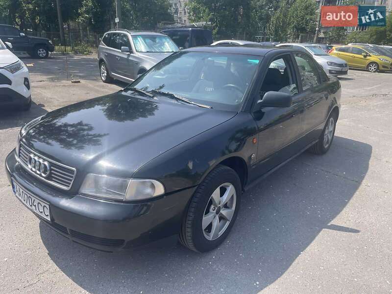 Седан Audi A4 1995 в 