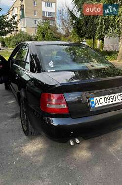 Седан Audi A4 2001 в 