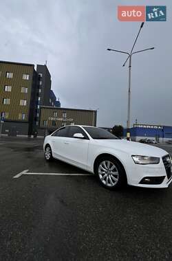 Седан Audi A4 2014 в 
