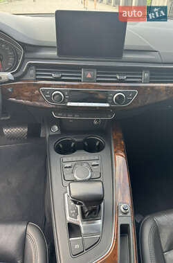 Седан Audi A4 2019 в 