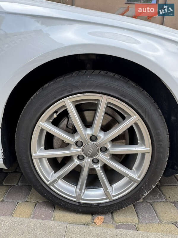 Седан Audi A4 2014 в Івано-Франківську
