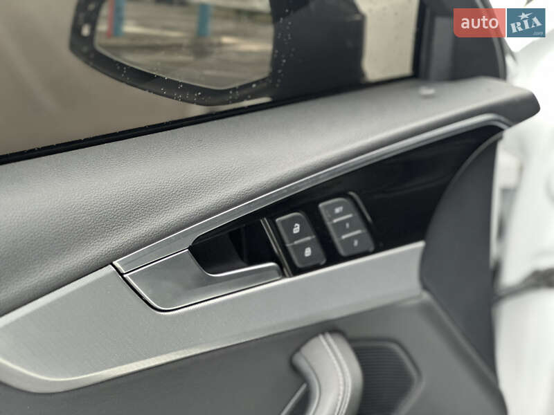 Седан Audi A4 2023 в Києві