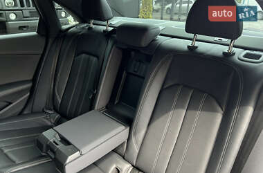 Седан Audi A4 2020 в 