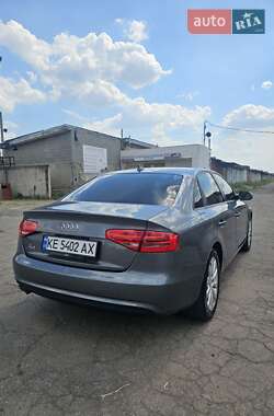 Седан Audi A4 2013 в 