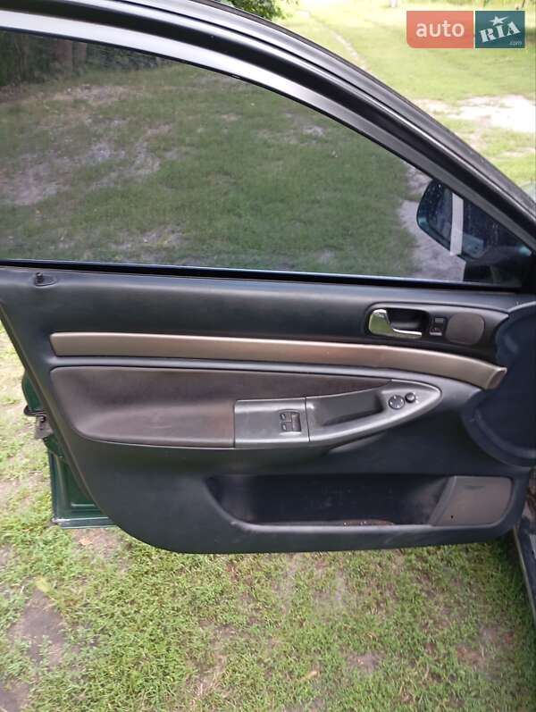 Седан Audi A4 2001 в Краснограді