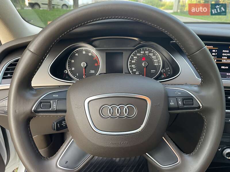 Седан Audi A4 2014 в Львові