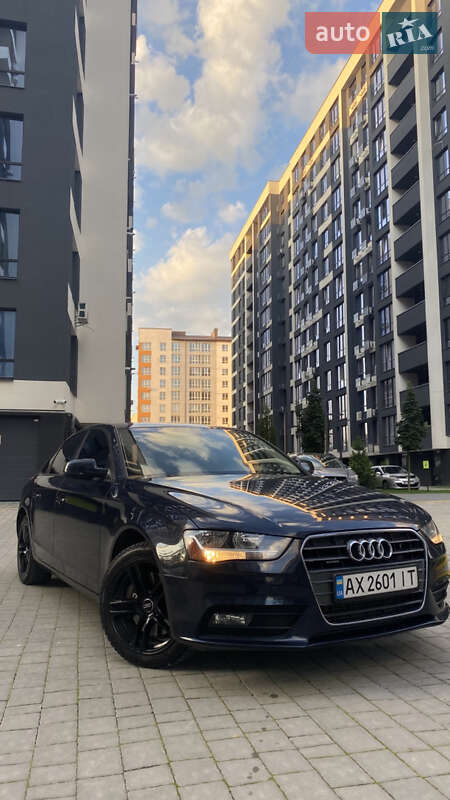 Седан Audi A4 2012 в Ивано-Франковске