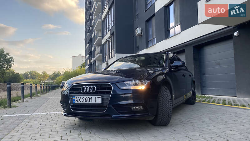 Седан Audi A4 2012 в Ивано-Франковске