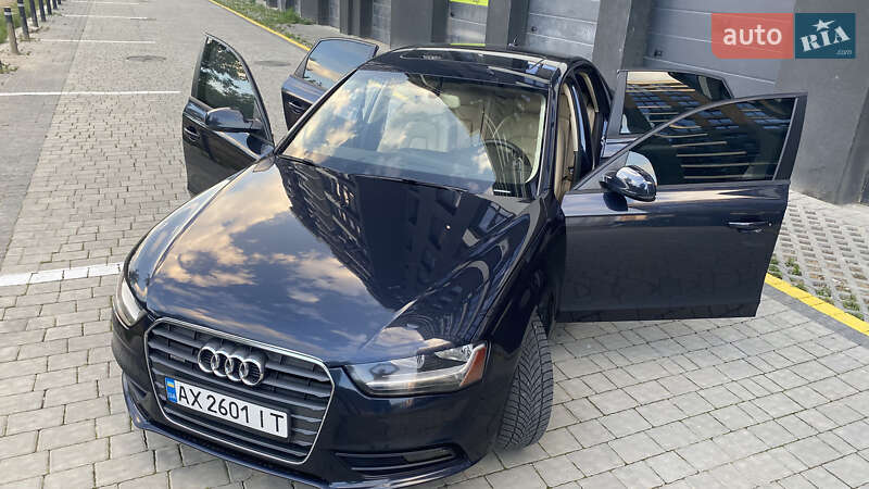 Седан Audi A4 2012 в Ивано-Франковске