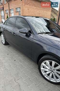 Седан Audi A4 2016 в 