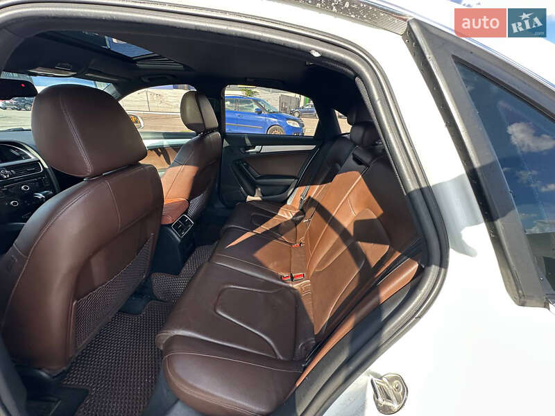 Седан Audi A4 2012 в Киеве