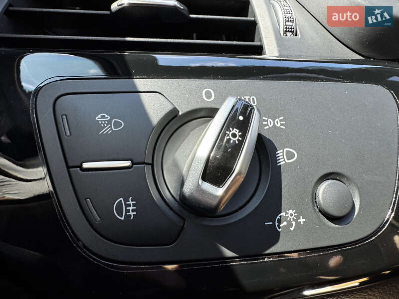 Седан Audi A4 2016 в Киеве