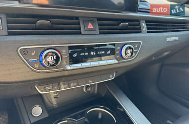 Седан Audi A4 2021 в 