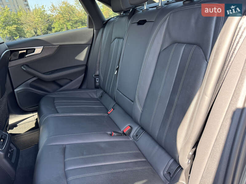 Седан Audi A4 2021 в Києві