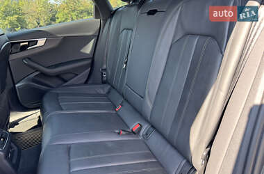 Седан Audi A4 2021 в 