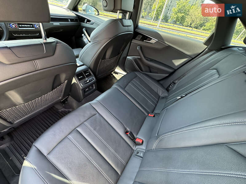 Седан Audi A4 2021 в Києві