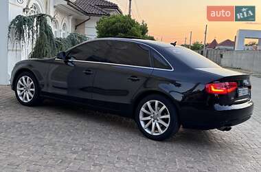 Седан Audi A4 2013 в 
