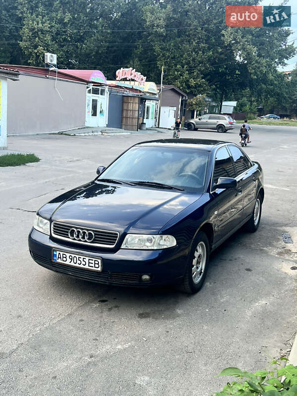 Седан Audi A4 1999 в Умані