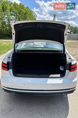 Седан Audi A4 2019 в 