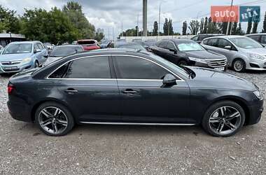 Седан Audi A4 2018 в 