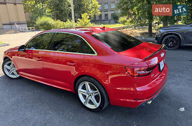 Седан Audi A4 2017 в 