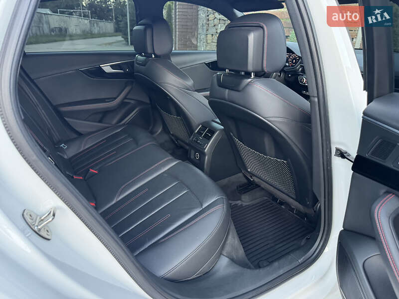 Седан Audi A4 2018 в Стрию