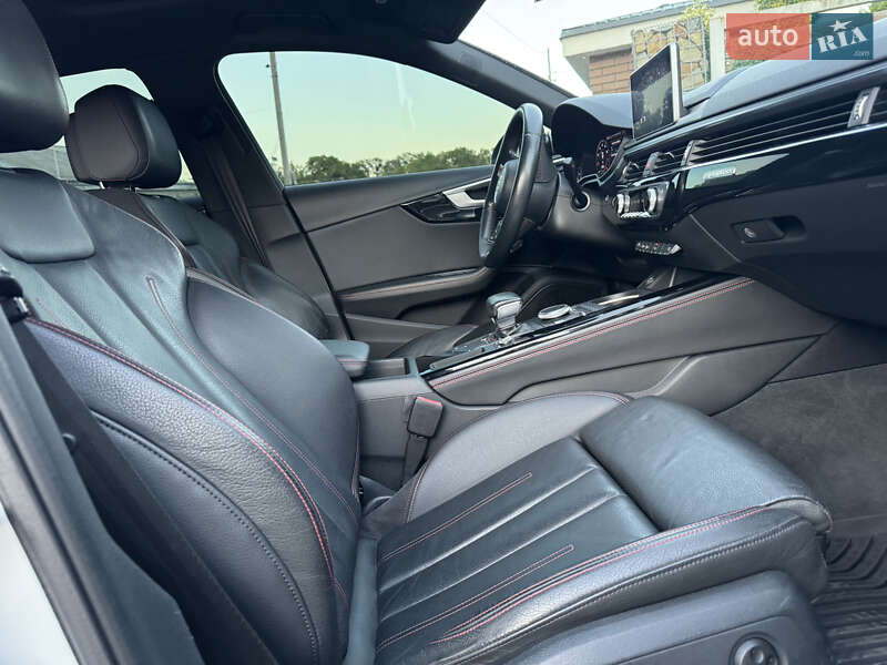 Седан Audi A4 2018 в Стрию