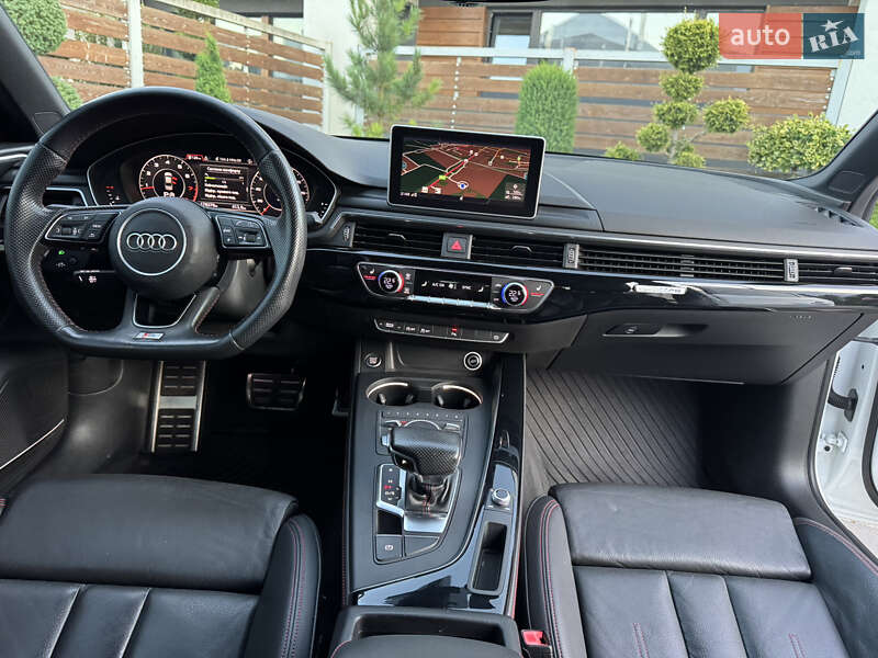 Седан Audi A4 2018 в Стрию