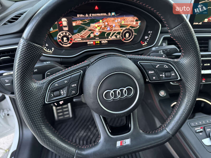 Седан Audi A4 2018 в Стрию