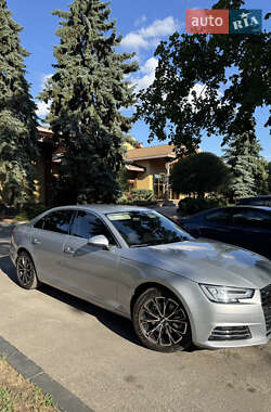 Седан Audi A4 2015 в 