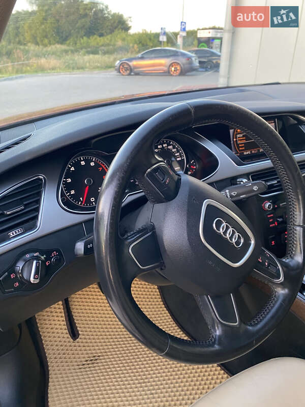 Седан Audi A4 2012 в Горохове