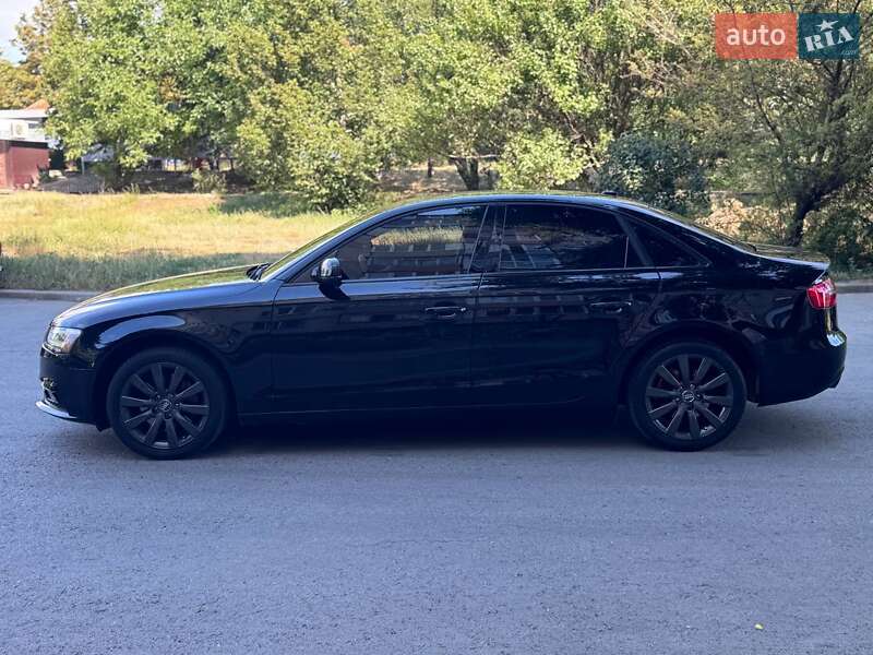 Седан Audi A4 2012 в Запоріжжі