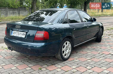Седан Audi A4 1995 в 