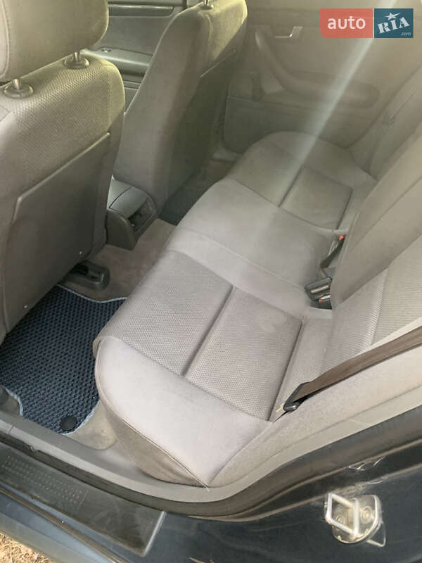 Седан Audi A4 2003 в Тростянці