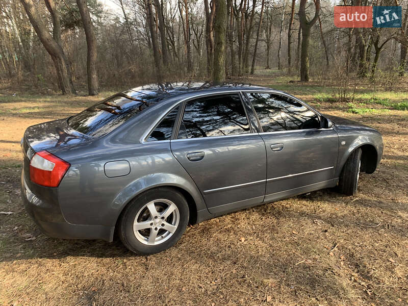 Седан Audi A4 2003 в Тростянці