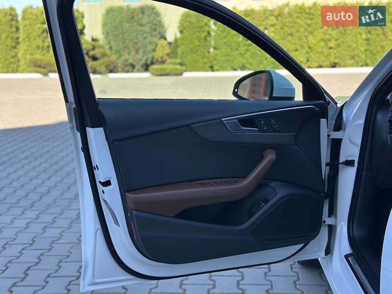 Седан Audi A4 2017 в Луцке